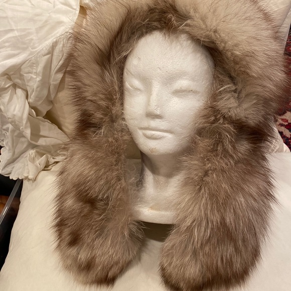 Vintage light color blond fur neck collar goes on jackets or coats